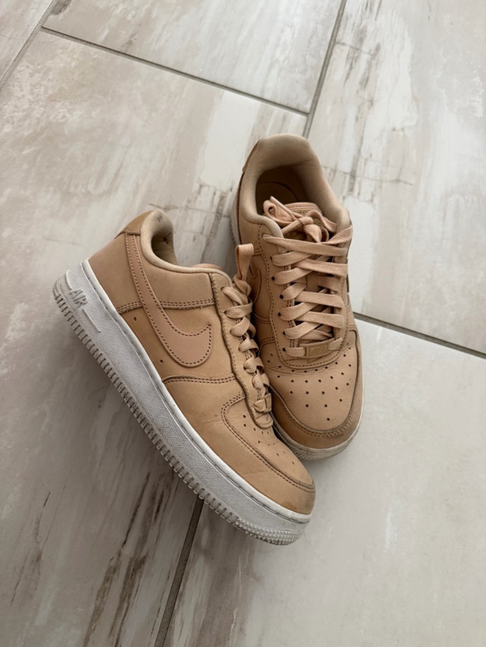 Nike Women's Low-Top Sneakers in vachetta Tan Airforce 1 - Picture 3 of 4